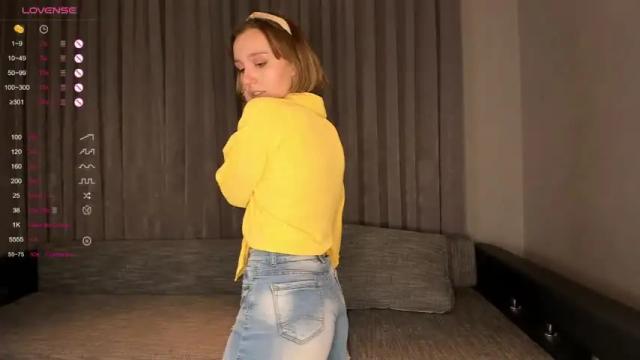 Image 12 of rowenadownton Stream on Chaturbate on 16 months ago