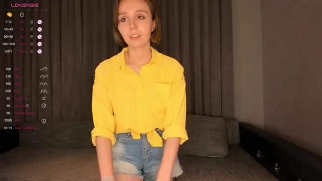Image 3 of rowenadownton Stream on Chaturbate on 16 months ago