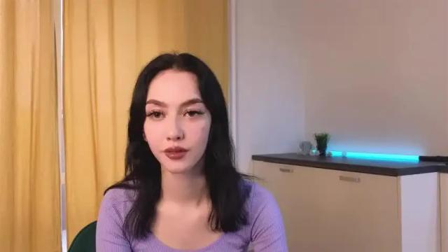 Image 8 of rowenagingell Stream on Chaturbate on 13 months ago