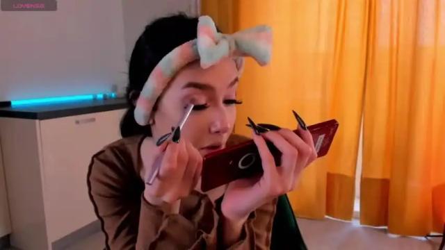 Image 6 of rowenagingell Stream on Chaturbate on 13 months ago