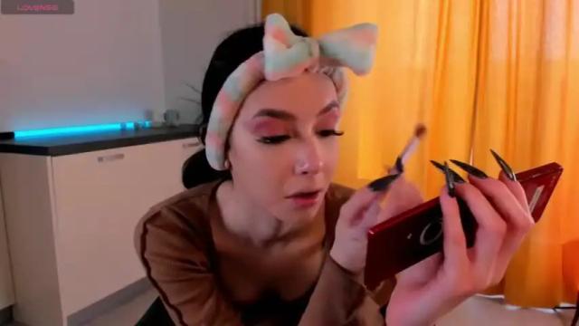 Image 7 of rowenagingell Stream on Chaturbate on 13 months ago