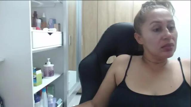 Image 3 of roxanalove7 Stream on Chaturbate on 1 month ago