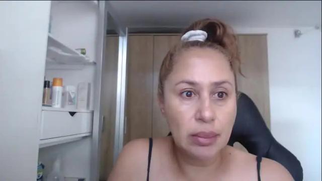 Image 2 of roxanalove7 Stream on Chaturbate on 14 days ago