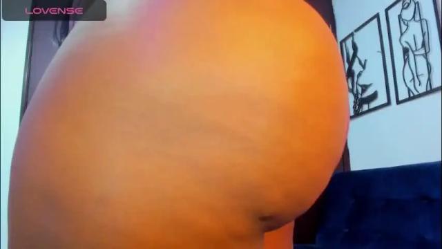 Image 3 of roxanasmiith Stream on Chaturbate on 2 months ago