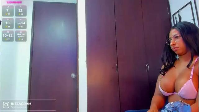 Image 11 of roxanasmiith Stream on Chaturbate on 2 months ago