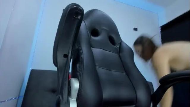 Image 2 of roxanne_jones1 Stream on Chaturbate on 14 days ago