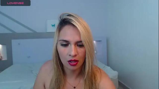 Image 6 of roxannebell Stream on Chaturbate on 19 months ago
