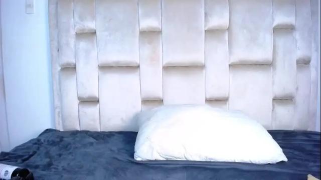 Image 4 of roxannehott Stream on Chaturbate on 3 months ago