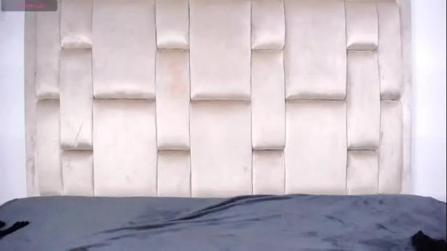 Image 8 of roxannehott Stream on Chaturbate on 3 months ago