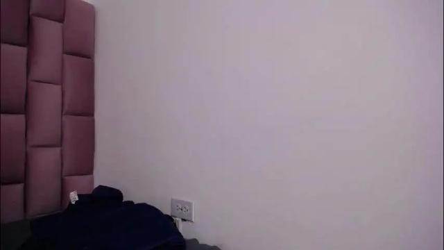 Image 8 of roxannehott Stream on Chaturbate on 18 days ago