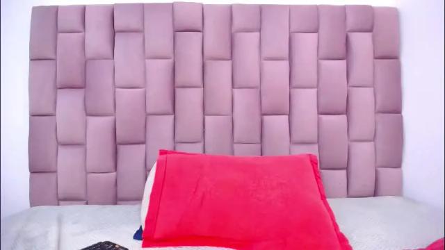 Image 8 of roxannehott Stream on Chaturbate on 3 days ago