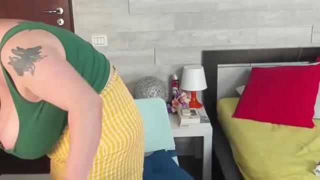 Image 2 of roxannemiller34m Stream on Chaturbate on 16 months ago
