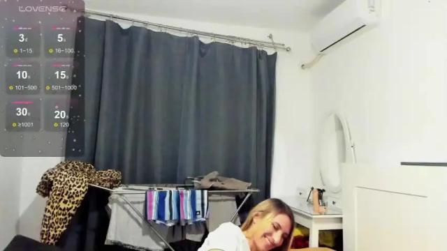 Image 10 of roxannequin Stream on Chaturbate on 15 months ago