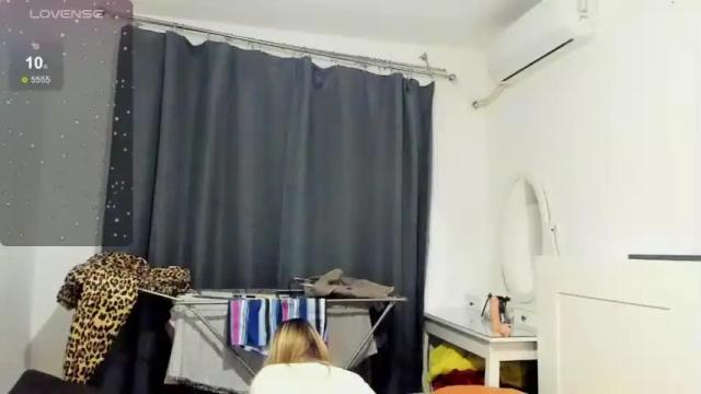 Image 8 of roxannequin Stream on Chaturbate on 15 months ago