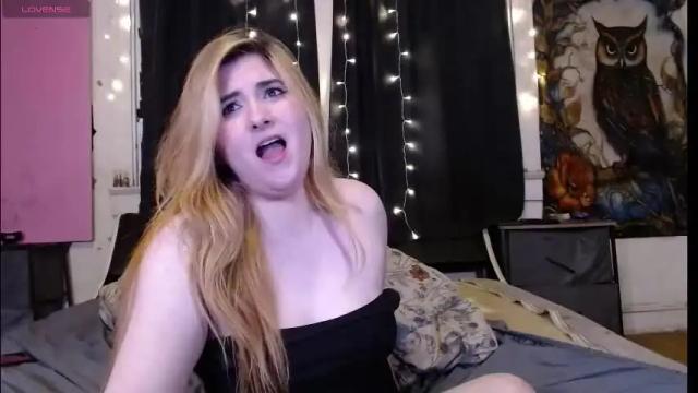 Image 11 of roxanneroulette Stream on Chaturbate on 1 month ago