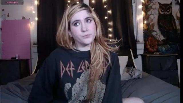 Image 8 of roxanneroulette Stream on Chaturbate on 29 days ago