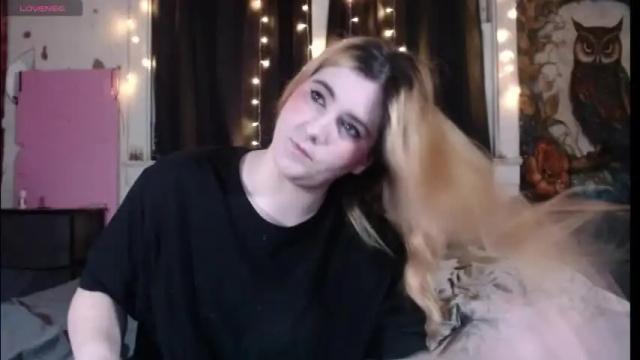 Image 4 of roxanneroulette Stream on Chaturbate on 12 days ago