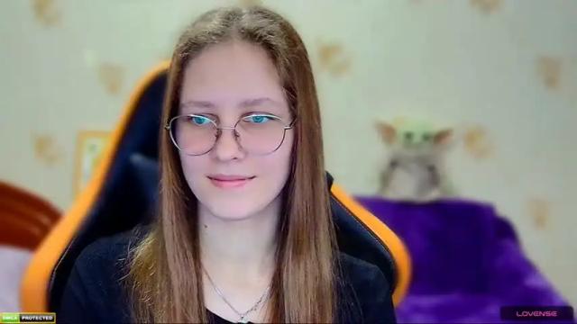 Image 12 of roxie_shy Stream on Chaturbate on 18 months ago