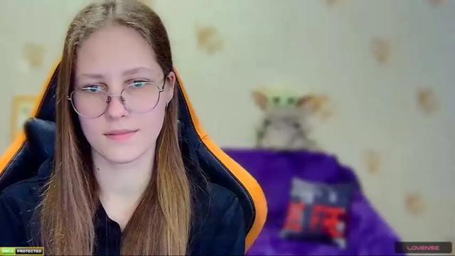 Image 11 of roxie_shy Stream on Chaturbate on 18 months ago