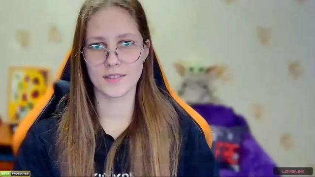 Image 12 of roxie_shy Stream on Chaturbate on 18 months ago
