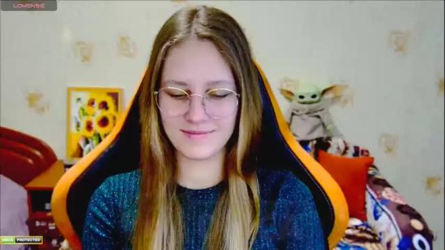 Image 2 of roxie_shy Stream on Chaturbate on 6 months ago