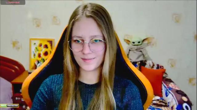 Image 3 of roxie_shy Stream on Chaturbate on 6 months ago