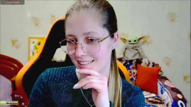 Image 8 of roxie_shy Stream on Chaturbate on 6 months ago