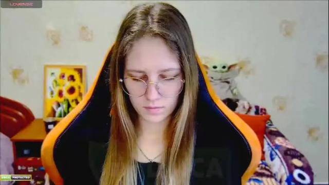 Image 2 of roxie_shy Stream on Chaturbate on 6 months ago
