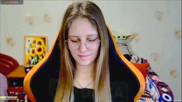 Image 3 of roxie_shy Stream on Chaturbate on 6 months ago