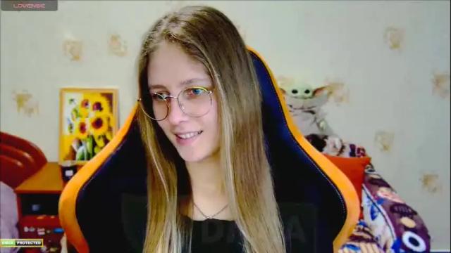 Image 8 of roxie_shy Stream on Chaturbate on 6 months ago
