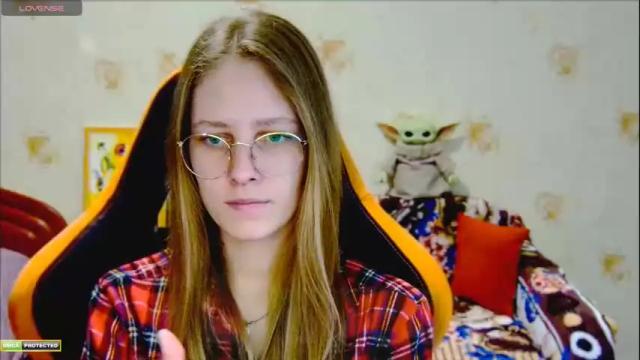 Image 3 of roxie_shy Stream on Chaturbate on 6 months ago