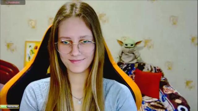 Image 3 of roxie_shy Stream on Chaturbate on 6 months ago