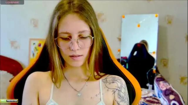 Image 11 of roxie_shy Stream on Chaturbate on 6 months ago
