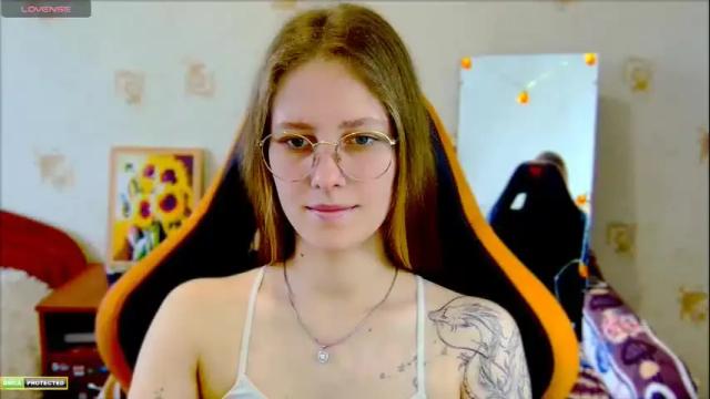 Image 2 of roxie_shy Stream on Chaturbate on 6 months ago