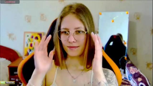 Image 6 of roxie_shy Stream on Chaturbate on 6 months ago