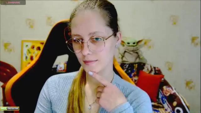 Image 2 of roxie_shy Stream on Chaturbate on 5 months ago
