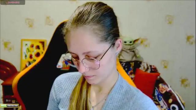 Image 3 of roxie_shy Stream on Chaturbate on 5 months ago