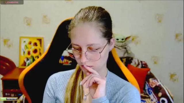 Image 6 of roxie_shy Stream on Chaturbate on 5 months ago
