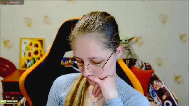 Image 7 of roxie_shy Stream on Chaturbate on 5 months ago