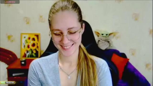Image 2 of roxie_shy Stream on Chaturbate on 5 months ago