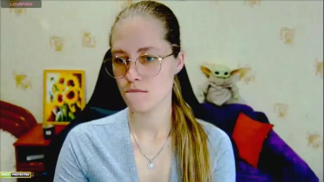 Image 3 of roxie_shy Stream on Chaturbate on 5 months ago