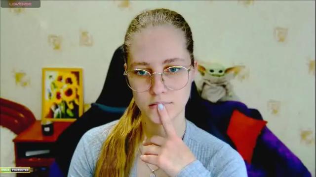 Image 4 of roxie_shy Stream on Chaturbate on 5 months ago