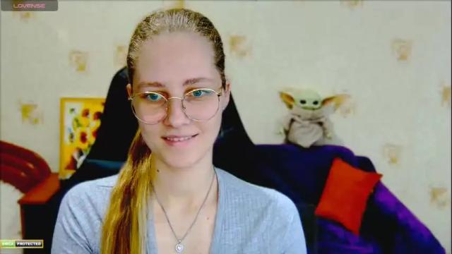 Image 6 of roxie_shy Stream on Chaturbate on 5 months ago