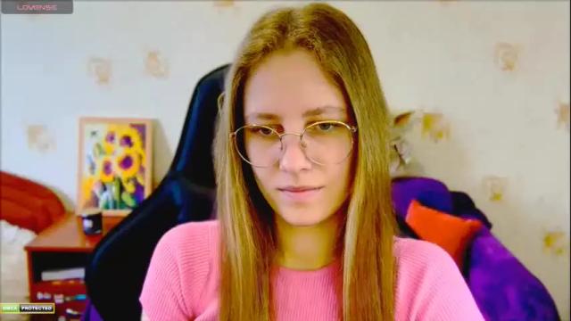 Image 2 of roxie_shy Stream on Chaturbate on 5 months ago
