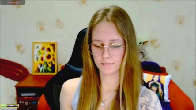 Image 3 of roxie_shy Stream on Chaturbate on 4 months ago