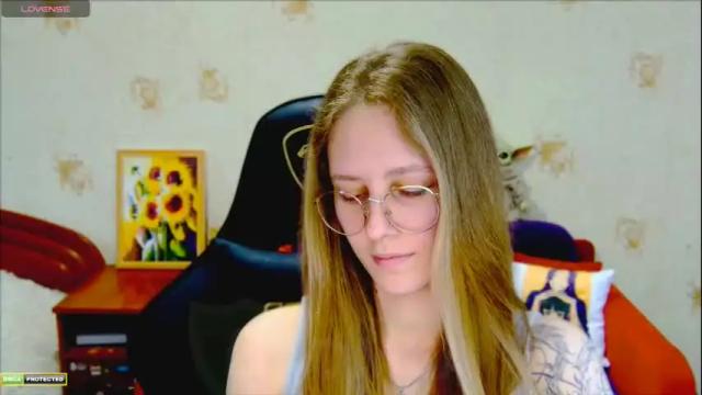 Image 8 of roxie_shy Stream on Chaturbate on 4 months ago
