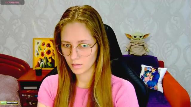 Image 2 of roxie_shy Stream on Chaturbate on 4 months ago