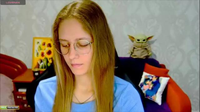 Image 2 of roxie_shy Stream on Chaturbate on 4 months ago