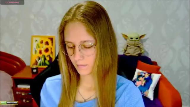 Image 3 of roxie_shy Stream on Chaturbate on 4 months ago