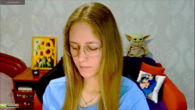 Image 4 of roxie_shy Stream on Chaturbate on 4 months ago